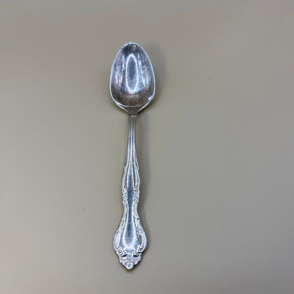 1 Tea Spoon Teaspoon Affection Silverplate Oneida Canada 6 in - Picture 1 of 8